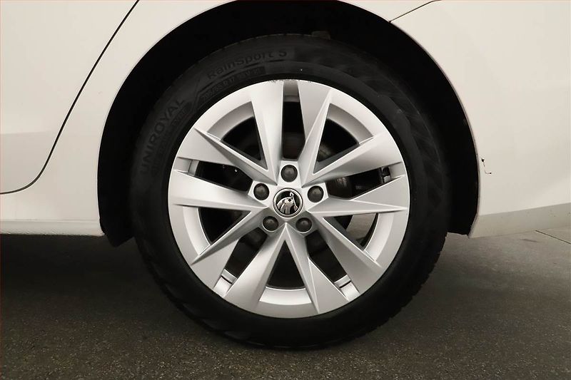 Škoda Octavia (2023) Style 1.5 TSI e-tec - fotka 12 z 15