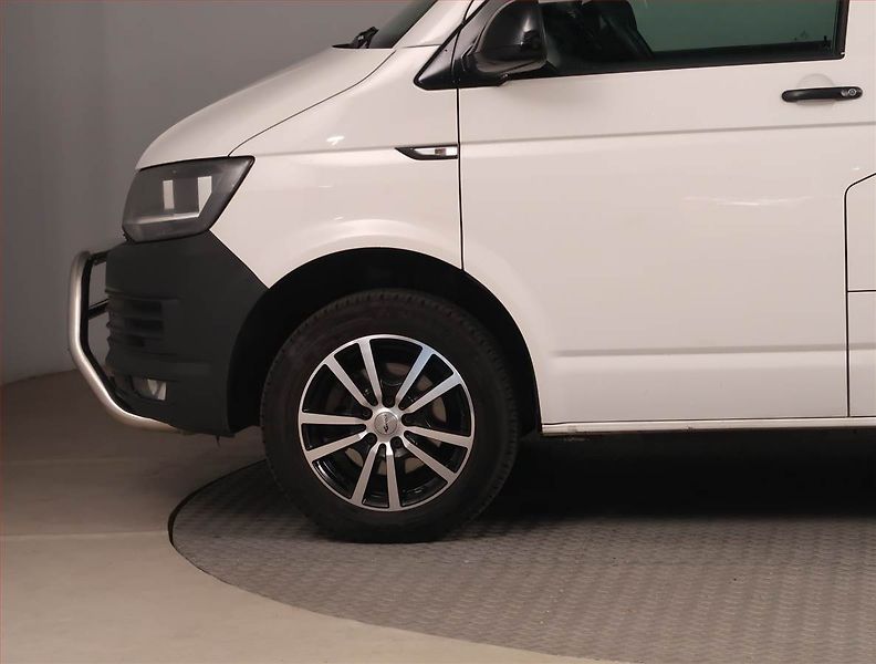 Volkswagen Transporter (2018) 2.0 TDI 4MOTION, Bus, 5Míst - fotka 15 z 18