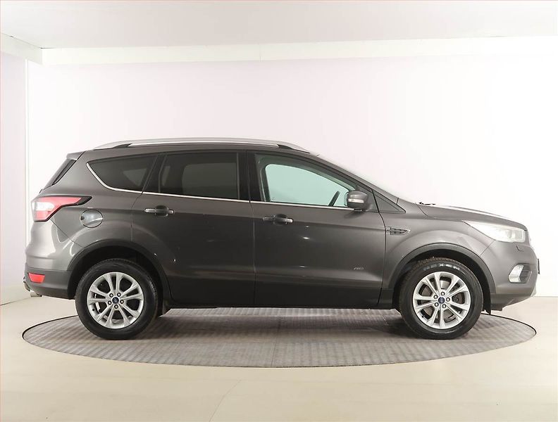 Ford Kuga (2017) 2.0 TDCi, 4X4, ČR,1.maj - fotka 6 z 19