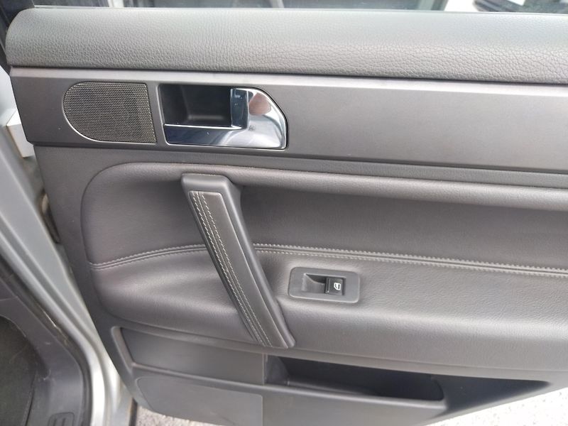 Volkswagen Touareg A 3,0 TDI - fotka 11 z 23