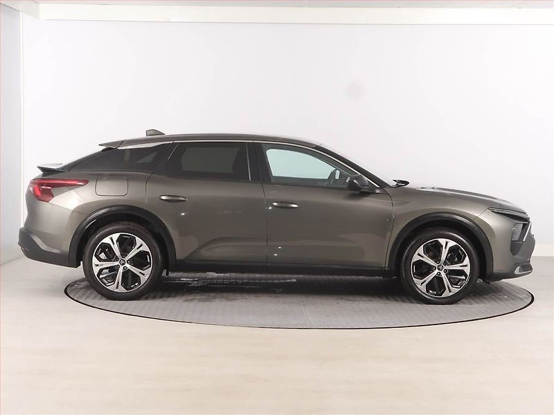 Citroën C5 X (2022) 1.2 PureTech - fotka 6 z 16