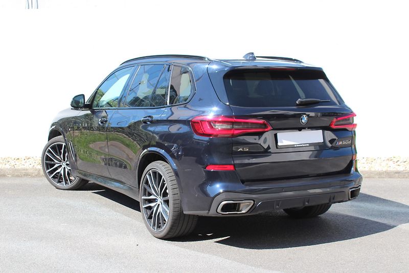 BMW X5 M50d - fotka 8 z 27