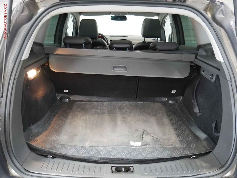 Ford Kuga (2011) 2.0 TDCi 4x4, AC, TZ, park - fotka 7 z 22