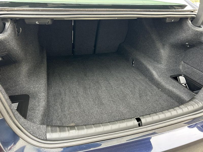 BMW Řada 5 520D XDRIVE, 1. majitel - fotka 23 z 33