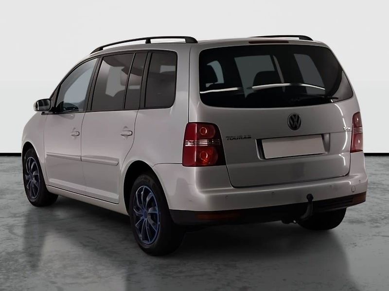 Volkswagen Touran (2007) 1.9 TDI, 7 míst, po STK, Tažné - fotka 4 z 17