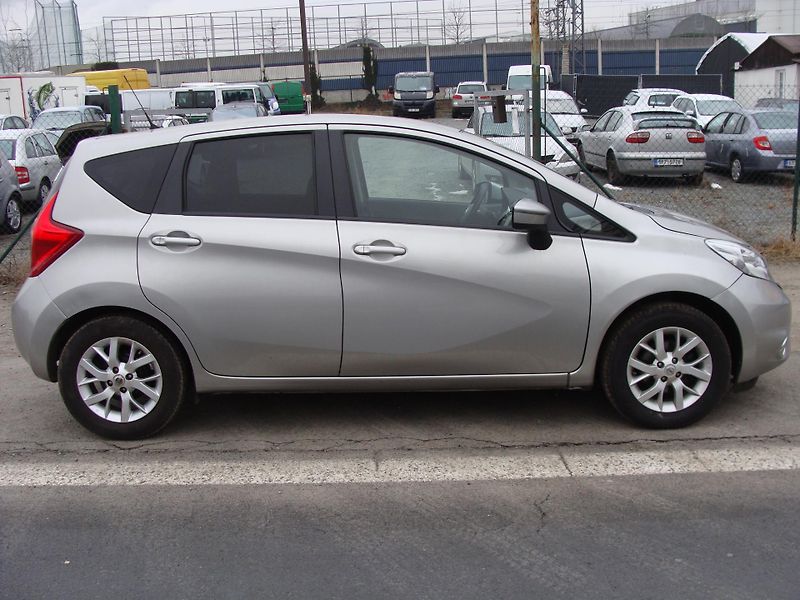 Nissan Note 1.5 DCi, 66 kW, klimatizace - fotka 6 z 23