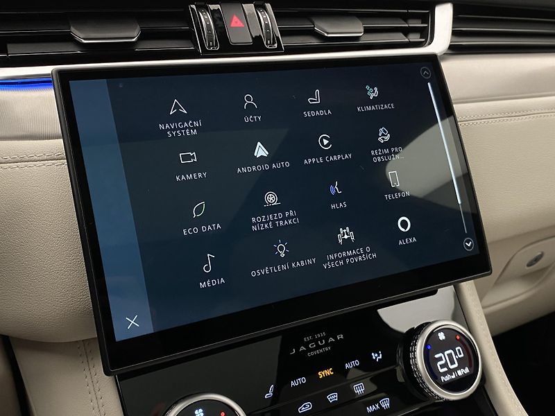 Jaguar F-Pace P250 SE R-DYNAMIC AWD AUT  - fotka 36 z 43