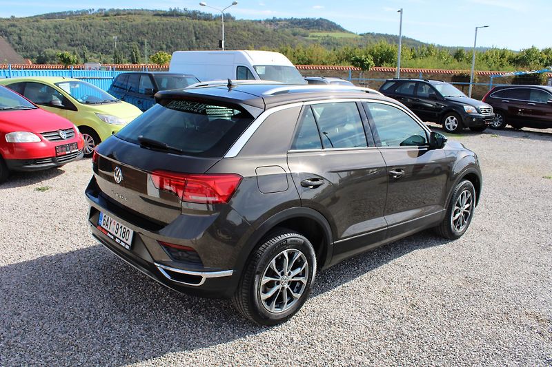 Volkswagen T-Roc (2018) 1.5 TSI KLIMA VÝHŘEV TEMPOMAT - fotka 7 z 21