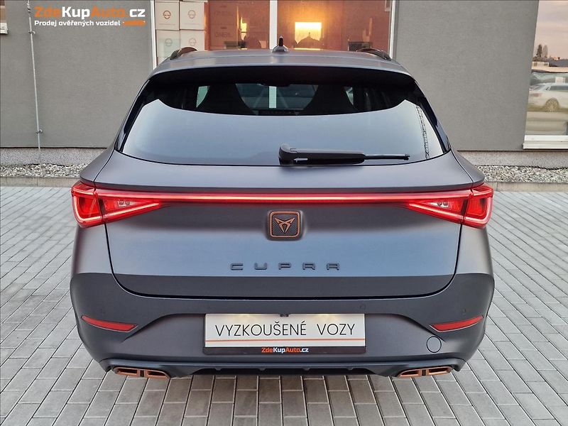 Cupra Leon 1.4TSI e-HYBRID 180kW DSG ST - fotka 9 z 50