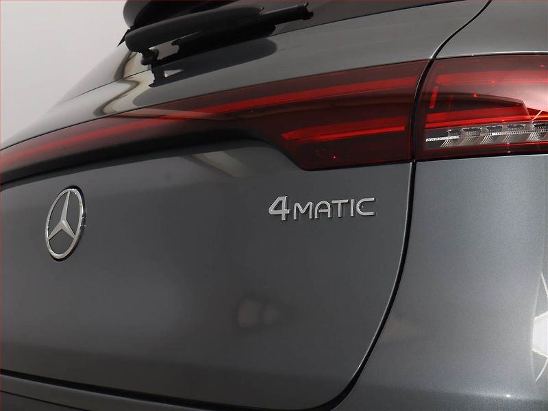 Mercedes-Benz EQC (2022) 400 4MATIC, SoH 98% - fotka 21 z 27