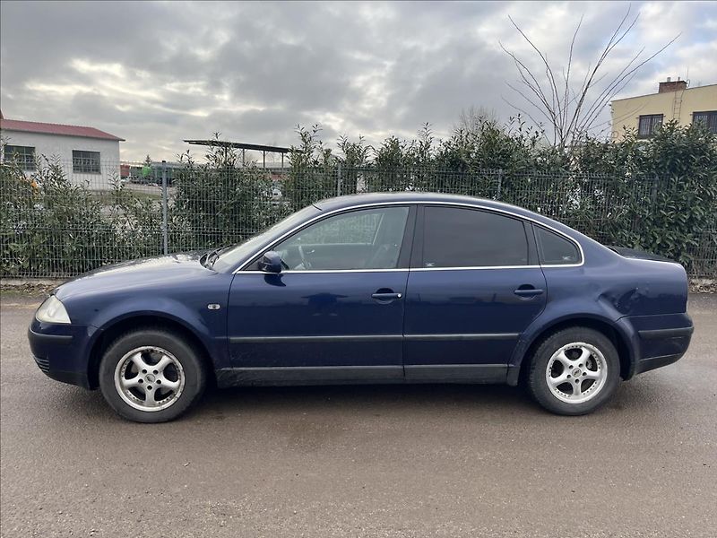 Volkswagen Passat 1.9 TDi NA NÁHRADNÍ DÍLY - fotka 4 z 24