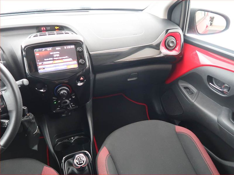 Toyota Aygo (2018) 1.0 VVT-i, Serv.kniha - fotka 8 z 18