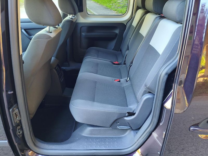 Volkswagen Caddy (2012) 1,2 TSI Trend 7 míst - fotka 17 z 30
