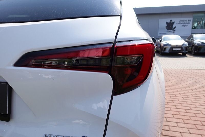 Toyota Corolla 2,0 HEV Style TS - fotka 31 z 32