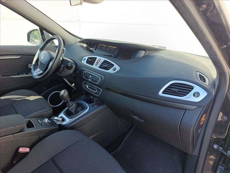 Renault Scénic 1,9 DCi Tažné Navi Aut. Klima - fotka 30 z 30