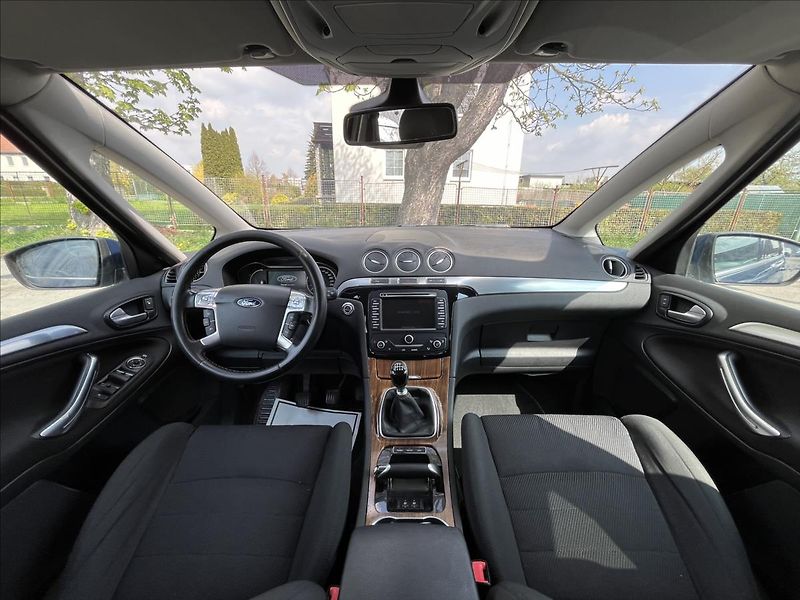 Ford S-MAX 2,2 TDCi 147kW  ACC,Xenon,Navi - fotka 14 z 45