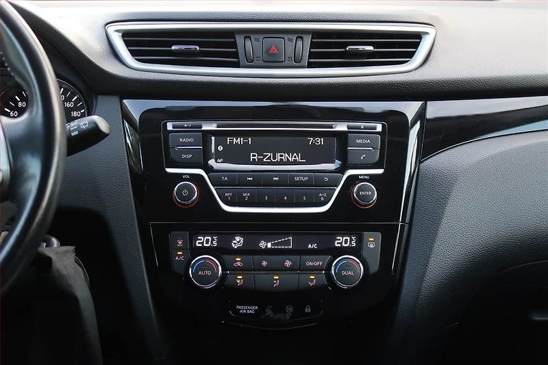 Nissan Qashqai (2017) 1.2 DIG-T, ČR,1.maj - fotka 12 z 17