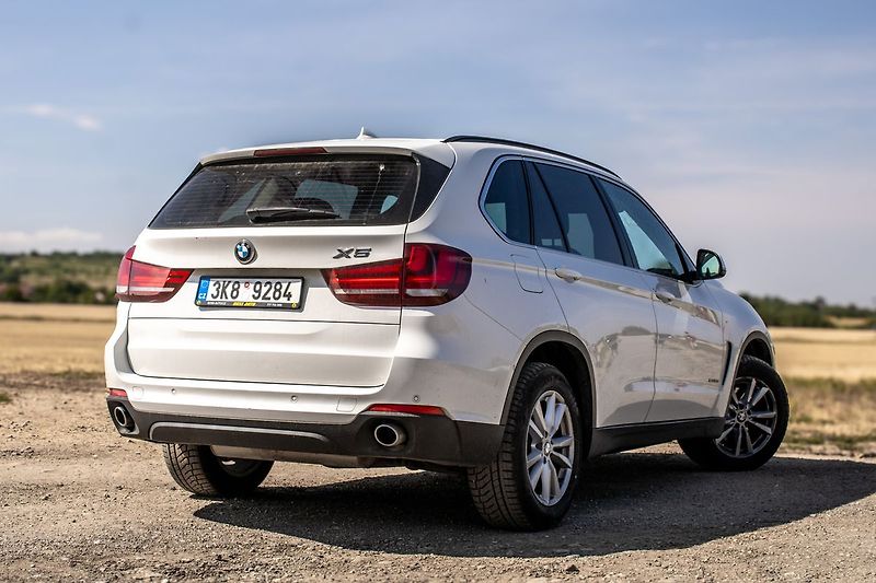 BMW X5 xDrive 30d - fotka 5 z 21