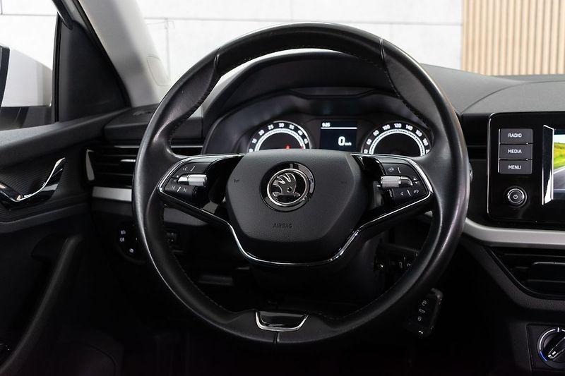 Škoda Scala 1.6 TDI 85kW AMBITION*DPH*ČR 1 - fotka 16 z 37