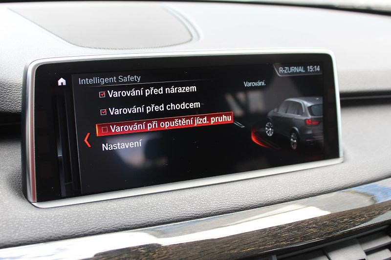 BMW X5 xDrive30d - fotka 20 z 30