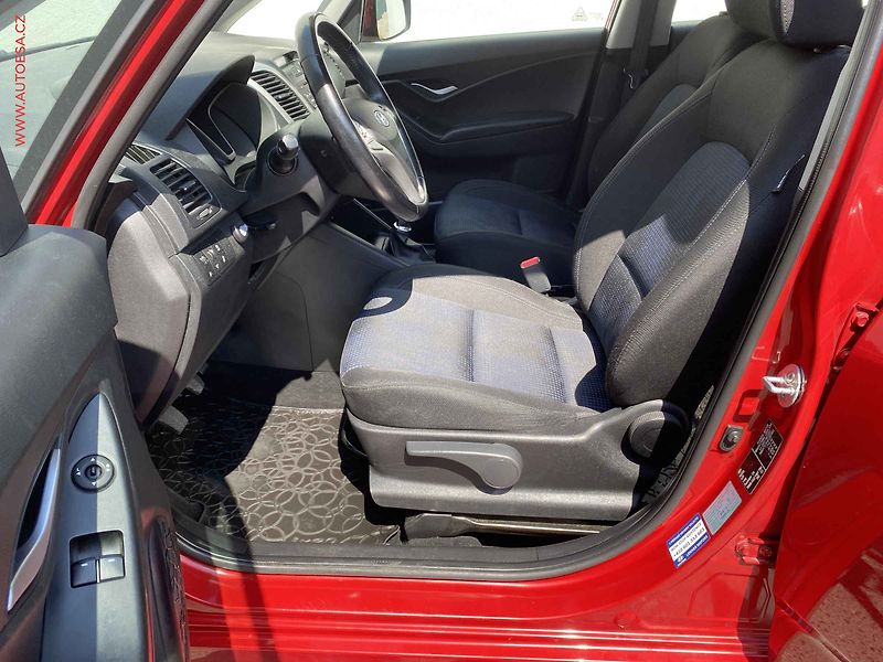Hyundai ix20 (2019) 1.6CVVT, ČR, AC - fotka 9 z 16