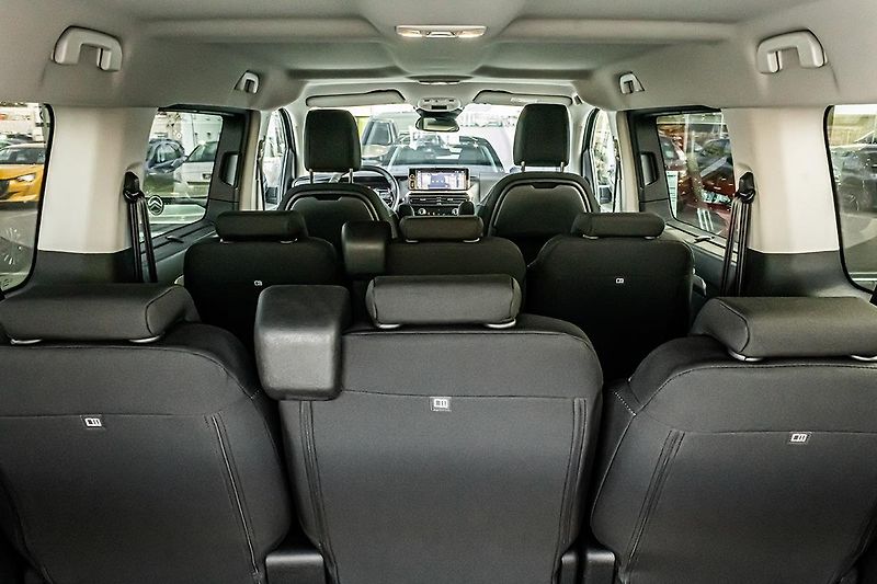 Citroën SpaceTourer 2,0 FEEL XL 180k+ FAMILY+COMF. - fotka 9 z 23