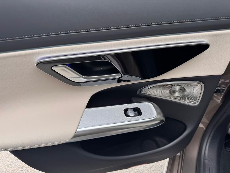 Mercedes-Benz Třídy E (2026) E 300 de 4MATIC - fotka 11 z 26