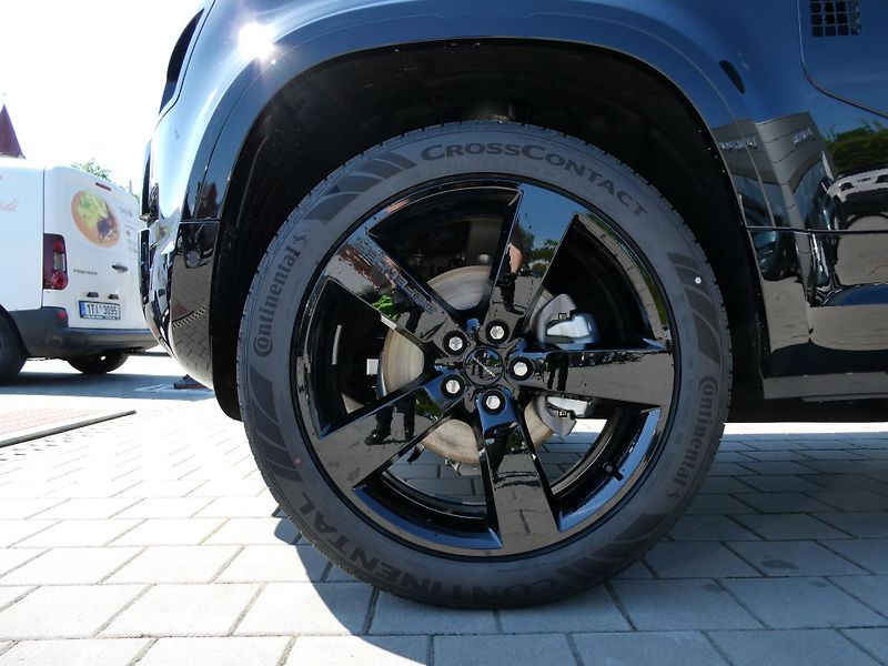 Land Rover Defender (2026) 110 3,0 X-Dynamic SE D250 - fotka 2 z 35