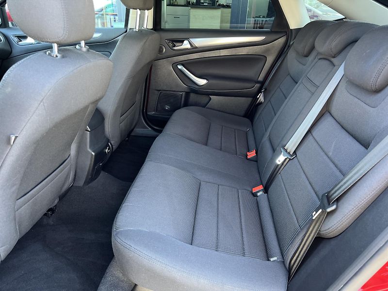 Ford Mondeo Titanium 2.2TDCi 147kw KAMERA - fotka 24 z 41