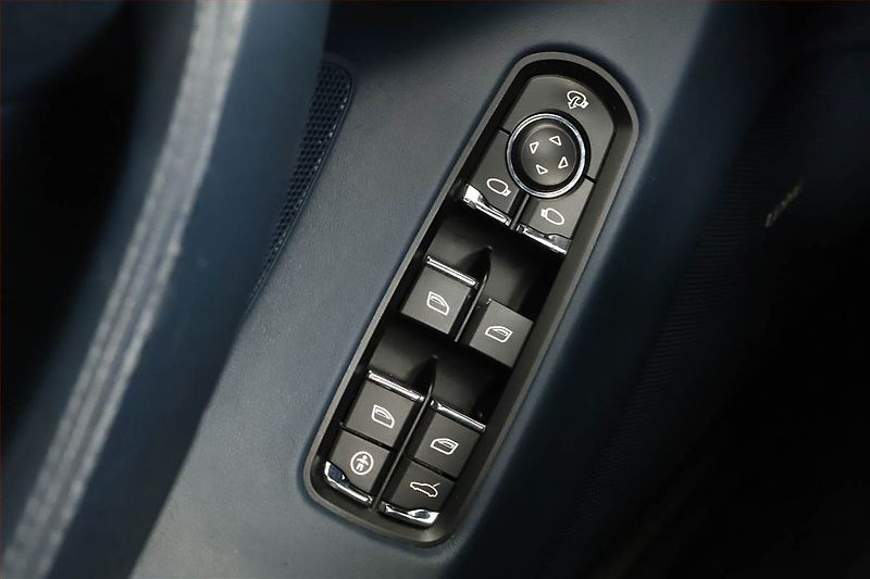 Porsche Panamera (2011) V6 - fotka 17 z 19