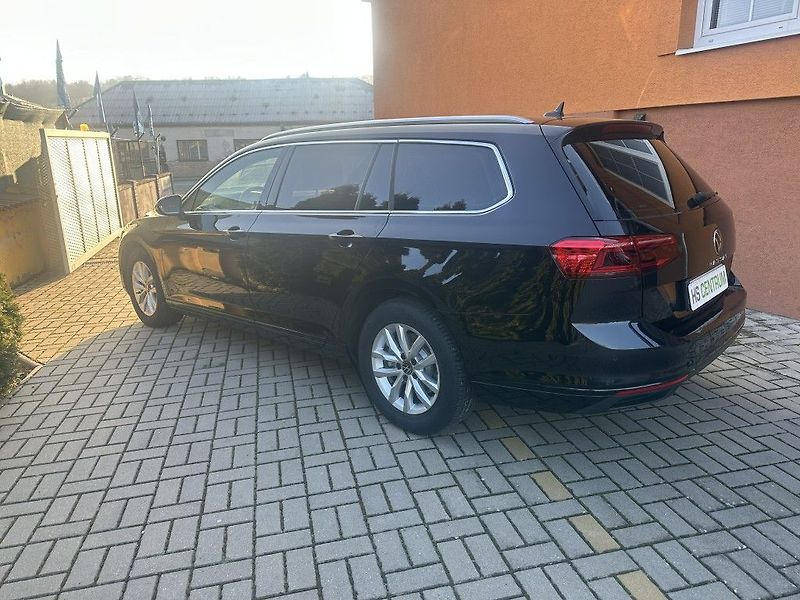 Volkswagen Passat 2.0 TDi 110kW Bussiness AT - fotka 7 z 28