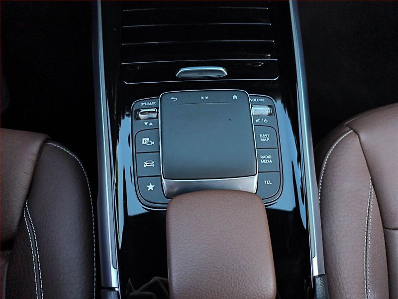 Mercedes-Benz GLB (2023) 200 4MATIC - fotka 17 z 23