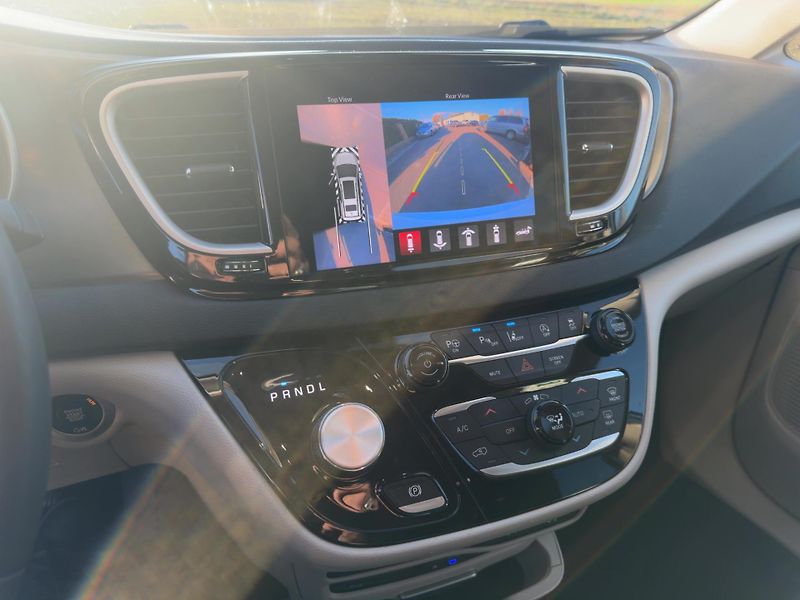 Chrysler Pacifica (2022) 3,6 8 míst 360 DVD Radar  2022 - fotka 17 z 19