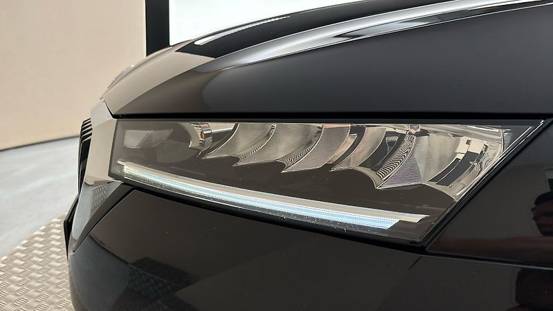 Škoda Octavia 2.0 TDI Ambition Combi - fotka 18 z 23
