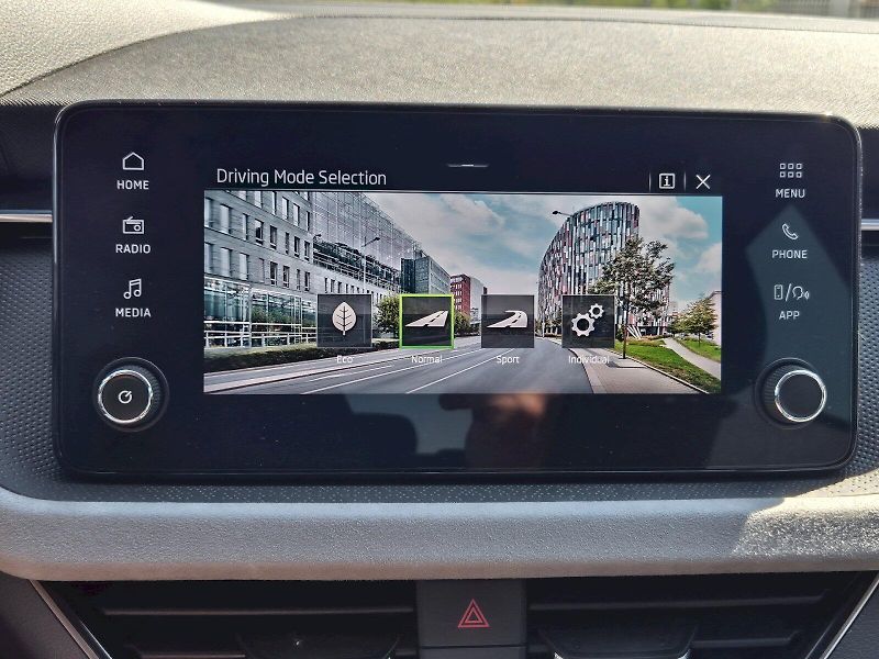 Škoda Scala (2024) Top Selection 1.0 TSI 85 kW 6° - fotka 26 z 36
