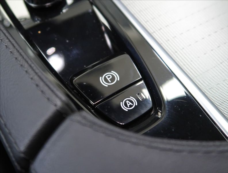 Volvo XC90 2,0 B5 AWD AUT Plus Bright - fotka 37 z 38