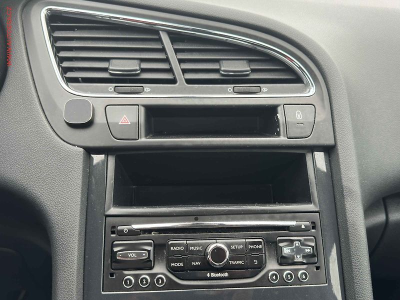 Peugeot 5008 (2015) 1.6 HDi, Navigace - fotka 15 z 20