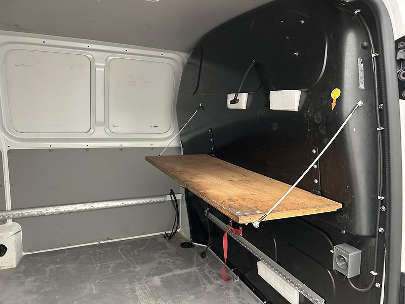 Volkswagen Transporter 2.0 TDI Long - fotka 17 z 22