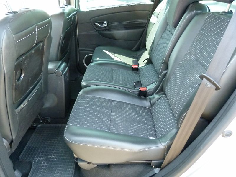 Renault Scénic 1.5 dci - fotka 12 z 19