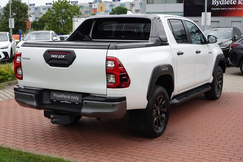 Toyota Hilux 2,8 D4-D Invincible Sport A/T - fotka 4 z 34