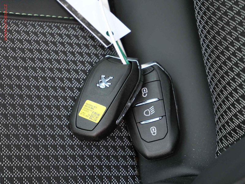 Peugeot 2008 (2021) 1.2T, 1.maj,ČR, GT - fotka 23 z 23