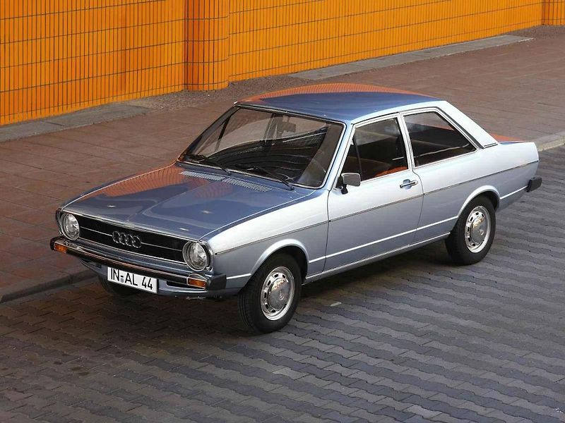 Audi 80 na dobové reklamní fotografii