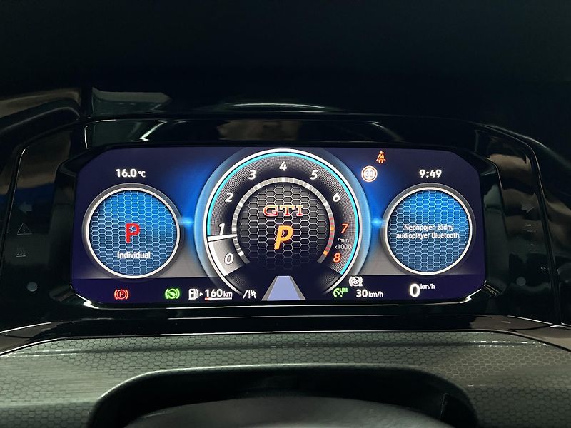 Volkswagen Golf GTI 180 kW Servis 68tkm - fotka 27 z 49