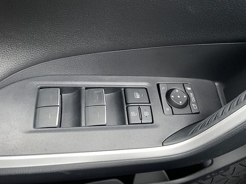 Toyota RAV4 2.5 Plug-in Hybrid ODBĚR 11/26 - fotka 26 z 36