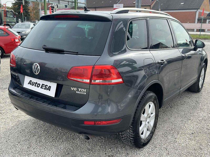 Volkswagen Touareg (2011) 3.0 TDi 4x4, AT, navi, bixen - fotka 4 z 22