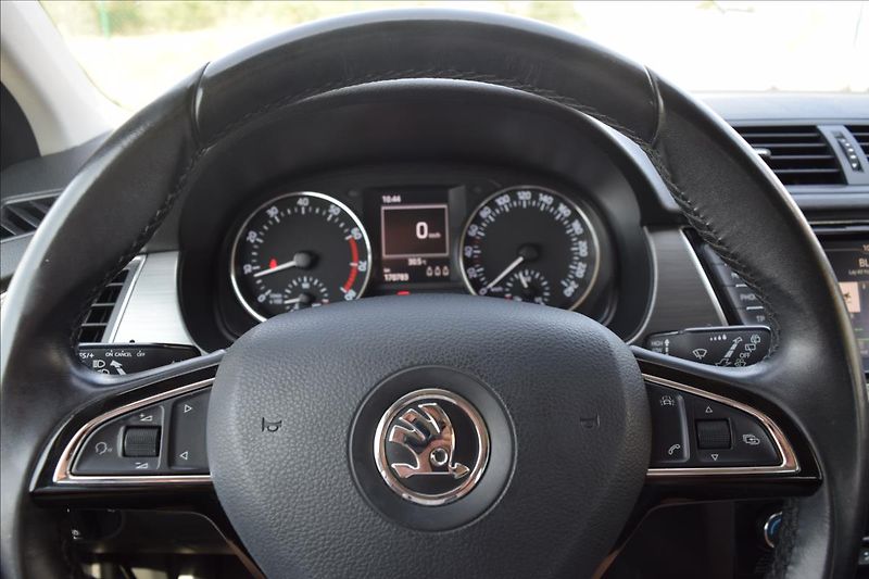 Škoda Fabia 1,2 TSI 66KW TOP VÝBAVA - fotka 39 z 49