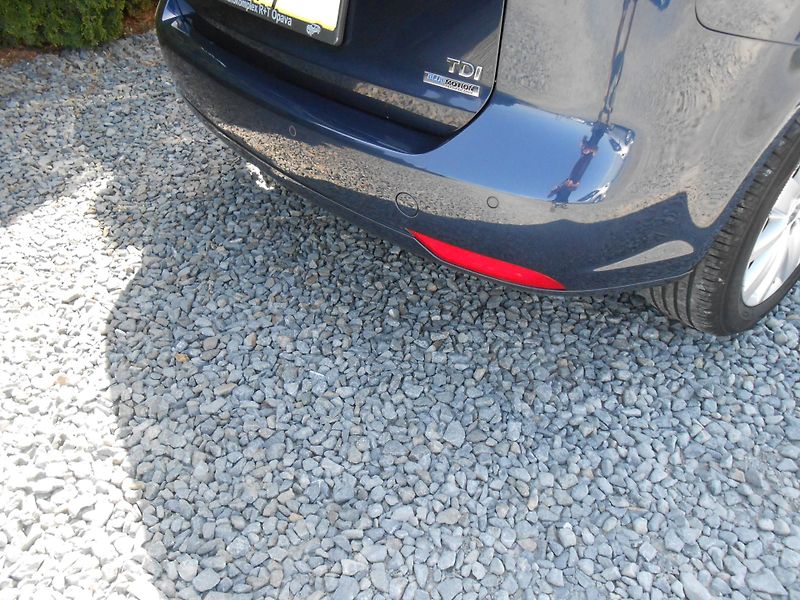 Volkswagen Touran 1.6TDi, NAVI,7Míst!!! - fotka 8 z 43