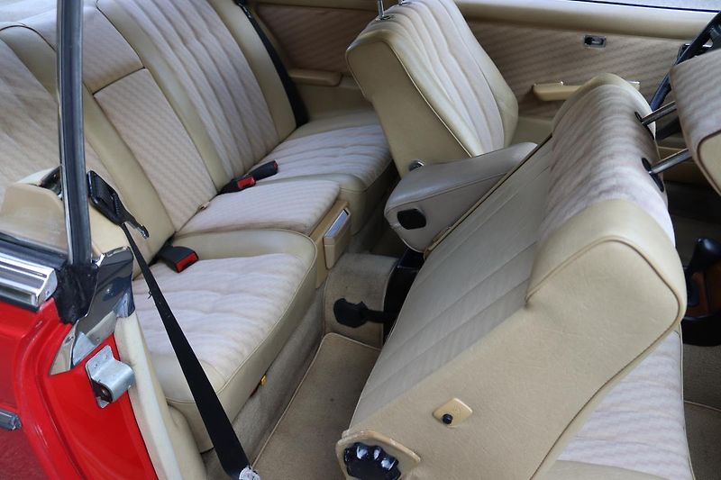 Mercedes-Benz 123 230CE KUPÉ AUTOMAT 100kW - fotka 38 z 48