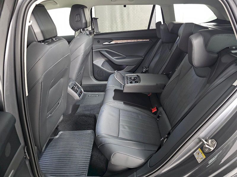 Škoda Superb (2024) COMBI 2.0TDI 142kW DSG 4x4 LAU - fotka 7 z 27