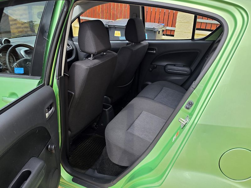 Suzuki Splash 1.2i 63kW KLIMA*REZERVACE* - fotka 25 z 46
